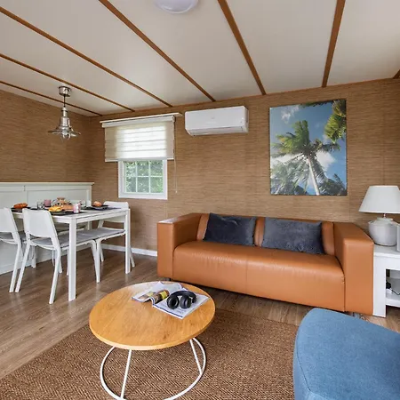 87, Gelegen In Het Rustige & Bosrijke Oisterwijk! Chalet *